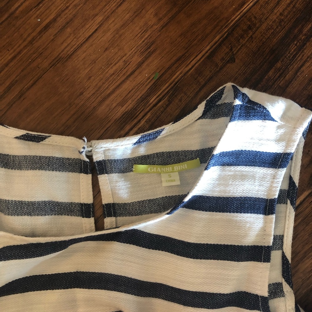 Gianni Bini Ruffle Tank - Picture 2 of 3